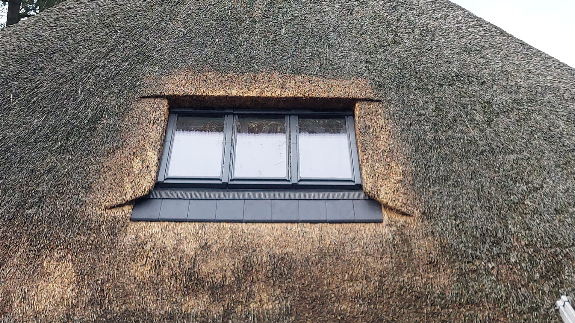 Dakramen geplaatst en aangewerkt in Diever