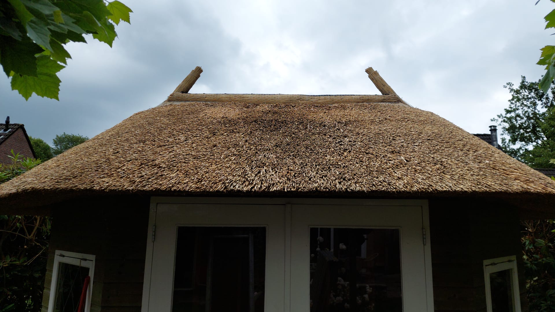 Tuinhuis met riet gedekt in Zuidwolde